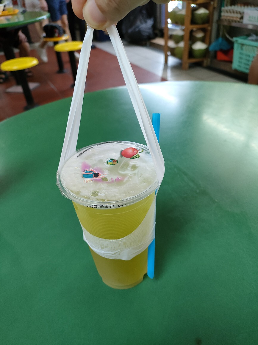 Maxwell Coconut & Sugarcane Juice_サトウキビジュース(S$2)