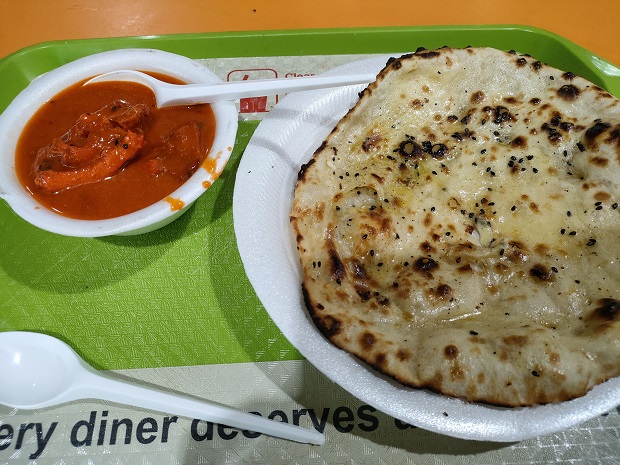 Delhi Lahori バターチキンカレー(S$4)、チーズナン(S$2.5)