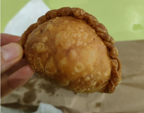 Rolina Traditional Hainanese Curry Puffs_カレーパフ(S$1.8)