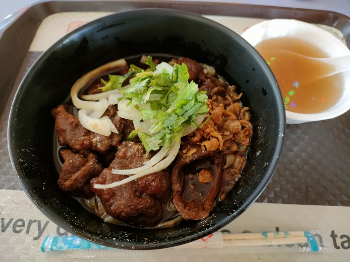 J & J Special Beef Noodle_牛肉麺(S$6)