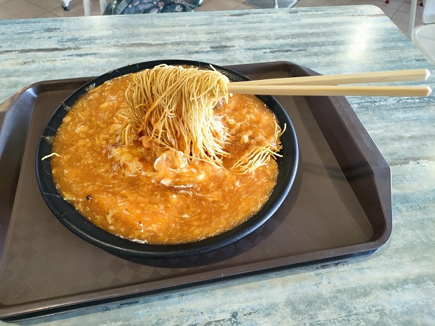Flying Dragon Noodles_エビと貝のチリクラブソースヌードル(S$9)
