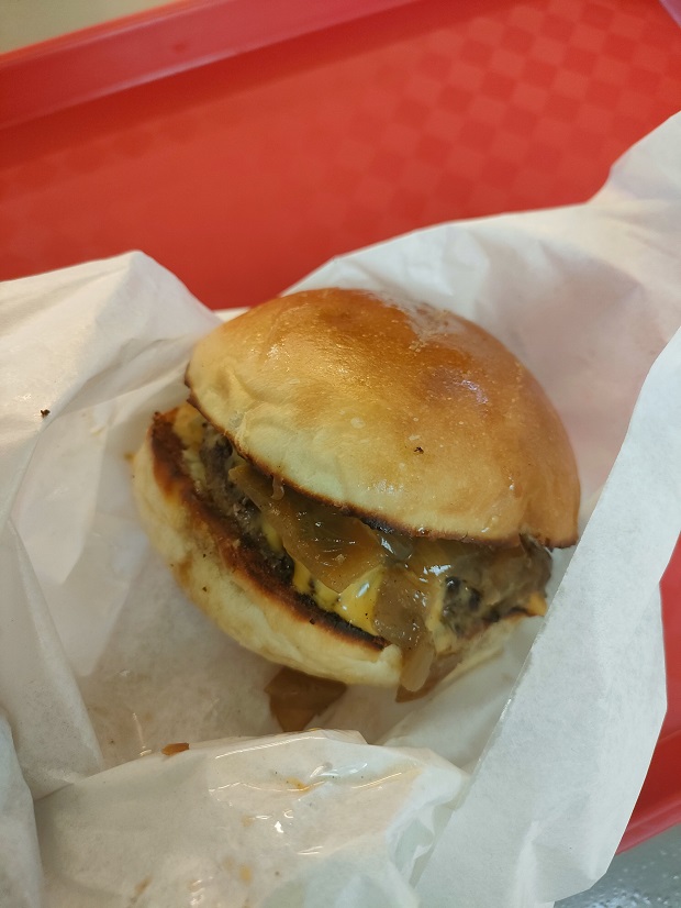 Classic beef cheese burger(S$8.5)