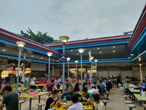 Pasir Panjang Food Centre_左側様子（夜）