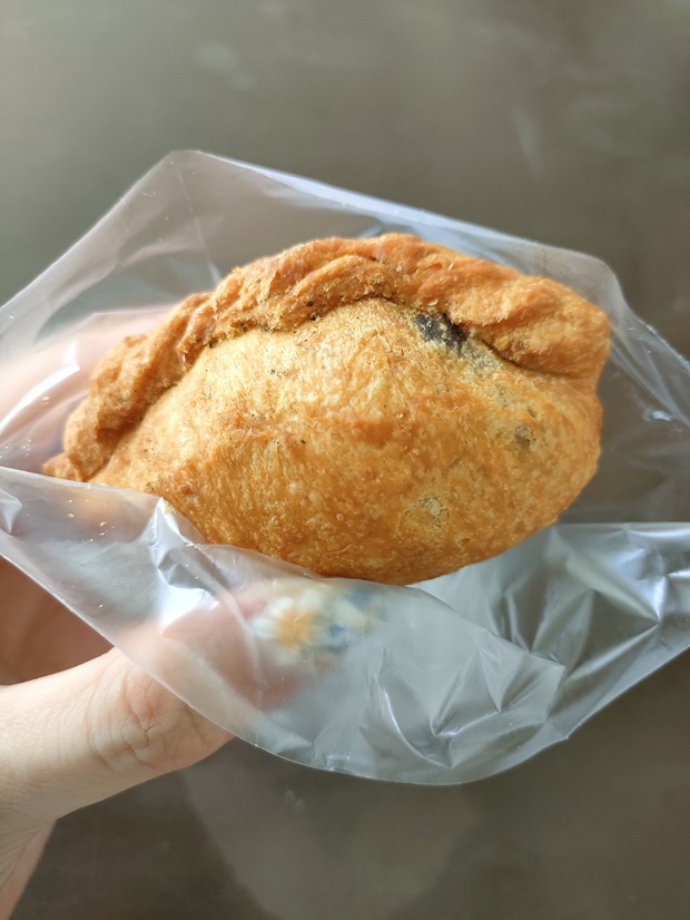 Fong's Dee Curry Puff_カレーパフ(S$1.5)